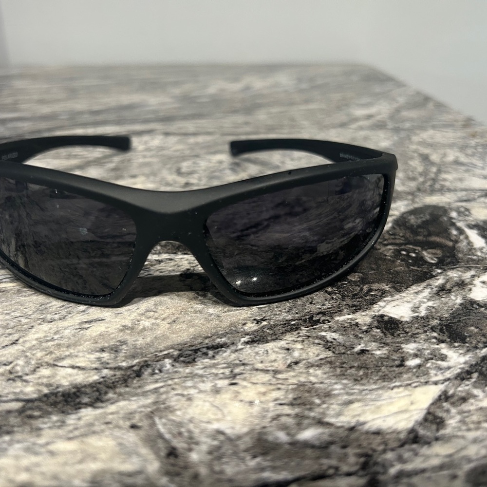 Black Sunglasses shady Rays  with Sleek Design